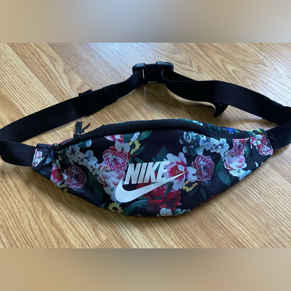 Nike Black Floral Waist Bag, Fanny Pack, Hip Sac, Belt Bag, Bum Bag